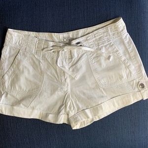 🏝LOFT WHITE Cargo Shorts Size 2